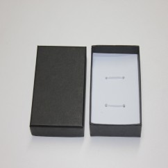 Petite boite en carton noire